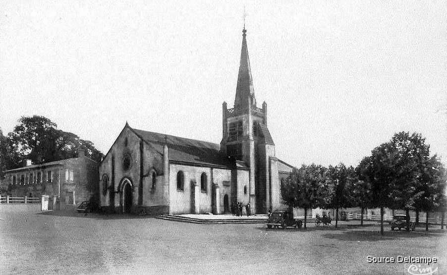 79 Bouille Loretz Place de l Eglise.jpg